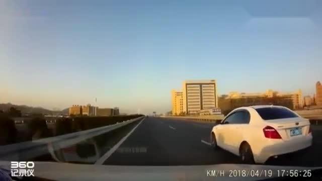 路口国产车视频,视频记录的瞬间魅力  第1张